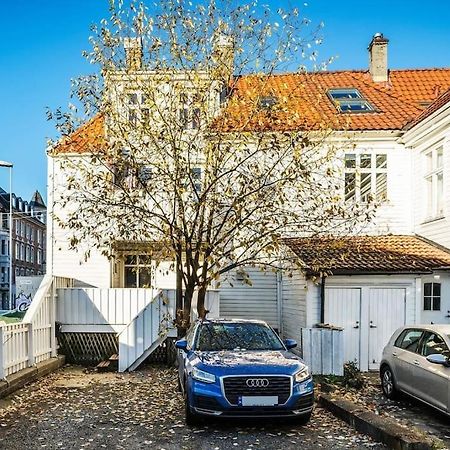 Central Apartment With Balcony, Self-Check In & Private Entrance Bergen Extérieur photo