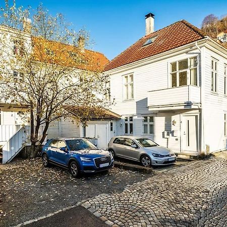 Central Apartment With Balcony, Self-Check In & Private Entrance Bergen Extérieur photo