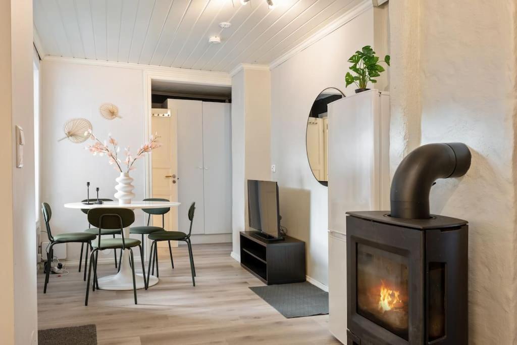 Central Apartment With Balcony, Self-Check In & Private Entrance Bergen Extérieur photo