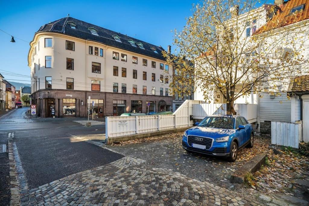 Central Apartment With Balcony, Self-Check In & Private Entrance Bergen Extérieur photo