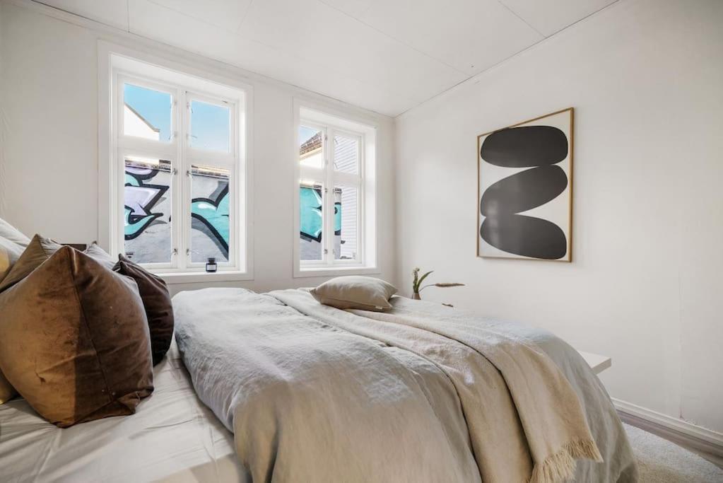 Central Apartment With Balcony, Self-Check In & Private Entrance Bergen Extérieur photo