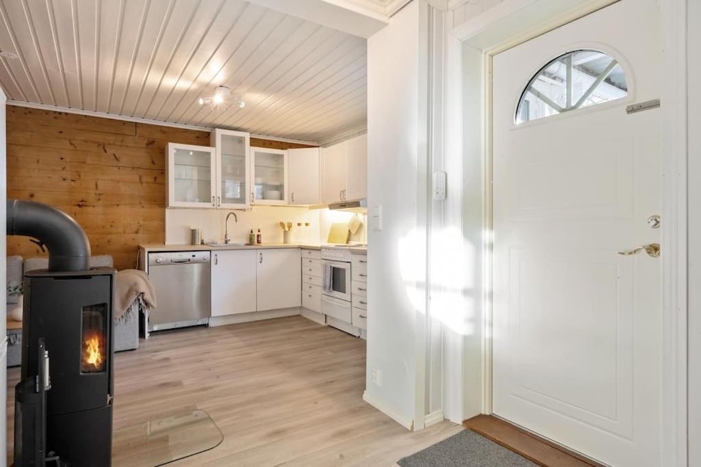 Central Apartment With Balcony, Self-Check In & Private Entrance Bergen Extérieur photo