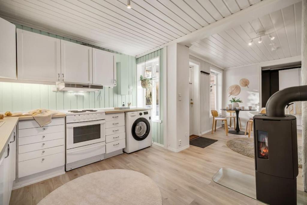 Central Apartment With Balcony, Self-Check In & Private Entrance Bergen Extérieur photo