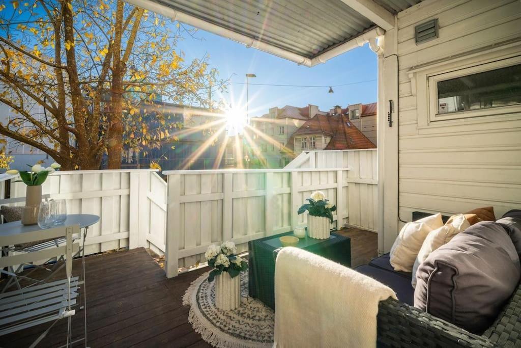 Central Apartment With Balcony, Self-Check In & Private Entrance Bergen Extérieur photo