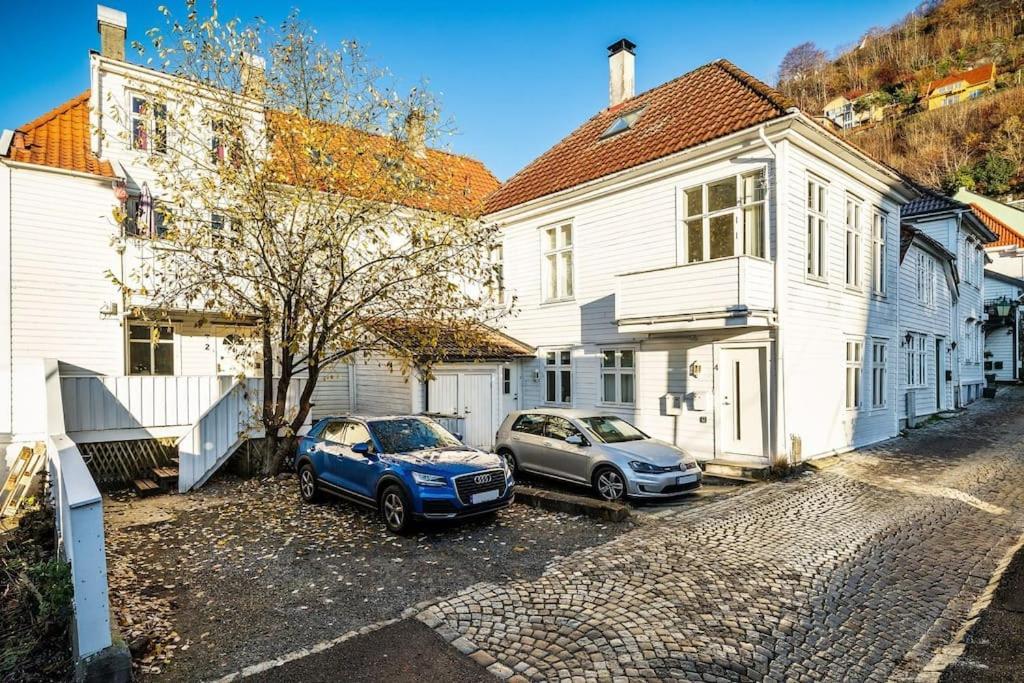 Central Apartment With Balcony, Self-Check In & Private Entrance Bergen Extérieur photo